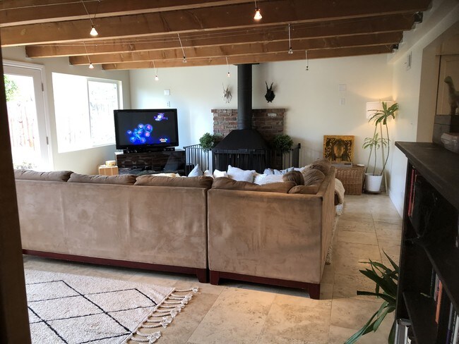 bonus room to yard and kitchen - 13902 Calvert St