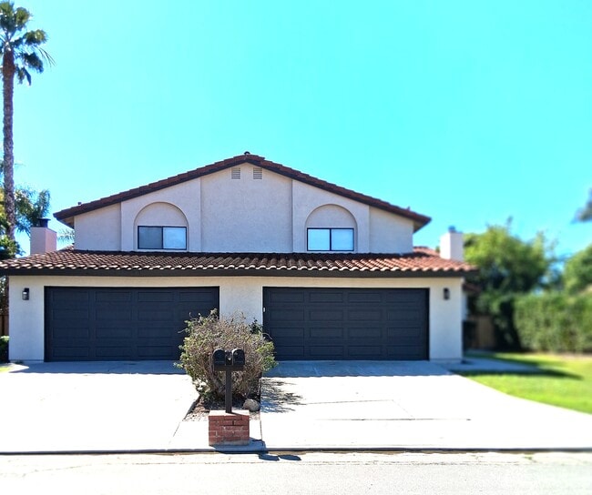 Building Photo - 6700 Corintia St