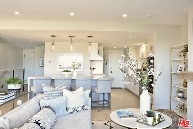 Building Photo - 23908 De Ville Way Unit B