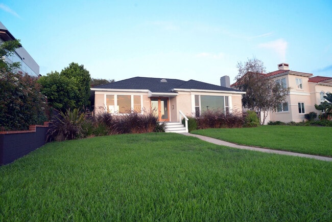 Large Frontyard - 7930 Campion Dr