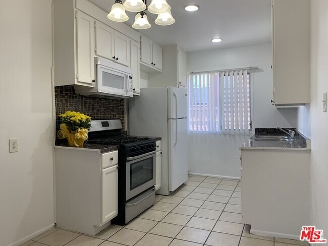 Building Photo - 1330 S Wilton Pl Unit 10 Rental