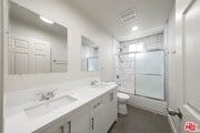 Photo - 737 E 82nd St House