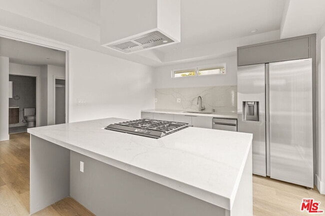 Photo - 1752 N Van Ness Ave Unit 3/4