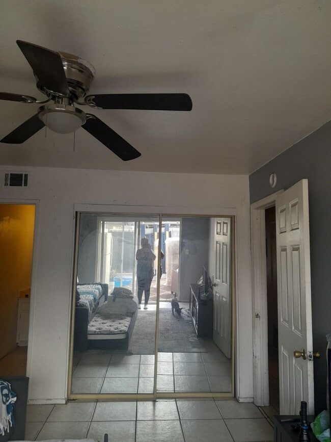 Photo - 1141 W D St Unit Downstair Apartment