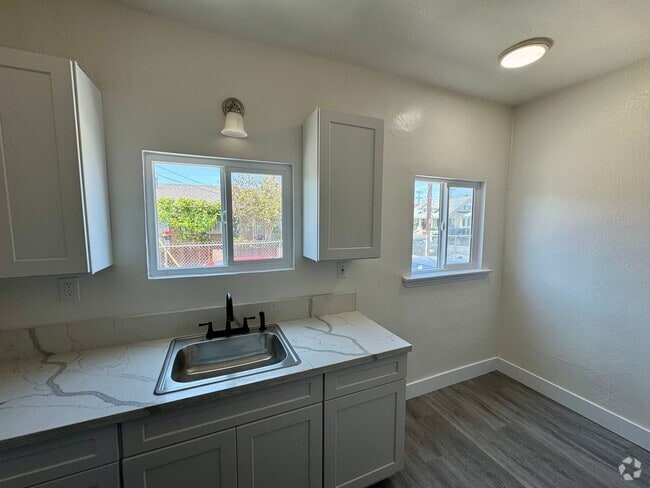 Building Photo - 1416 &amp; 1418 Unit 1416 Rental