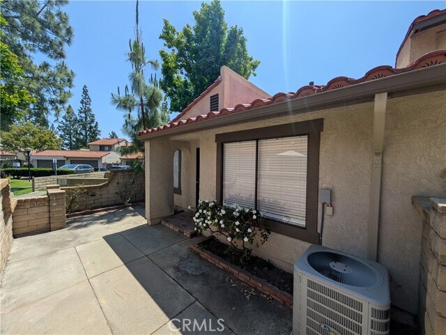 Photo - 9764 Louise Way