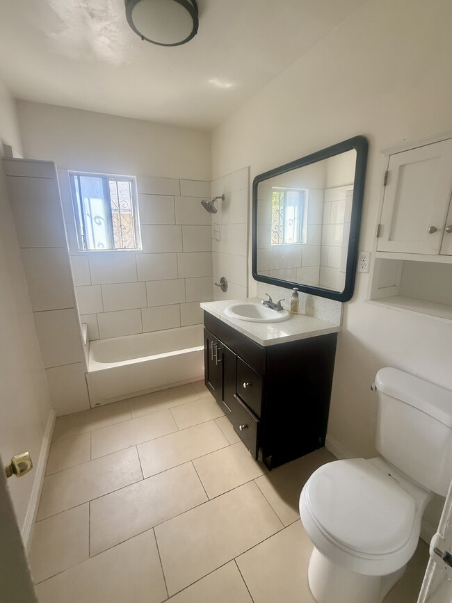 Bathroom - 330 W Bencamp St Unit A