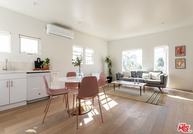 Building Photo - 3611 Bellevue Ave Rental