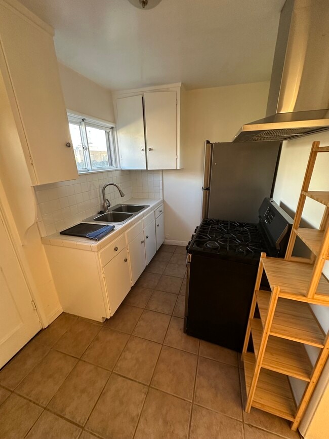 Photo - 904 N Normandie Ave Unit 904