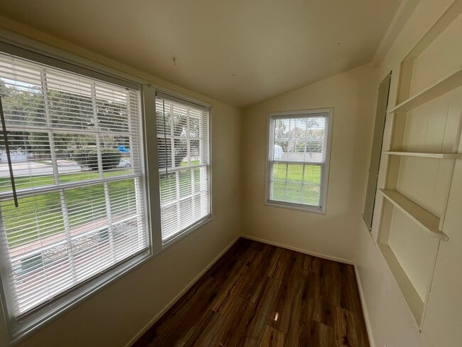 Photo - 565 Hobbs Ln