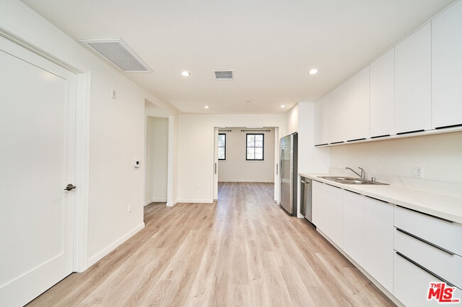 Photo - 951 S Wilton Pl Condo Unit 204