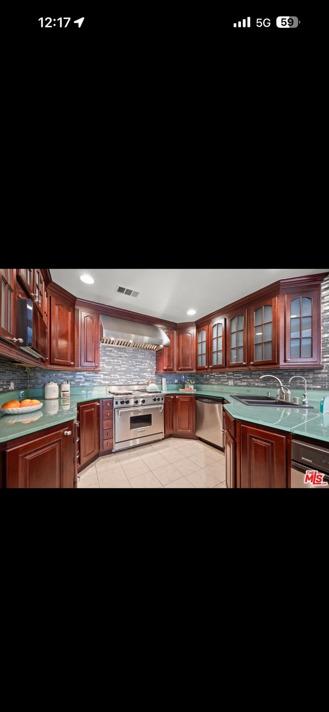 Photo - 8227 Grenoble St