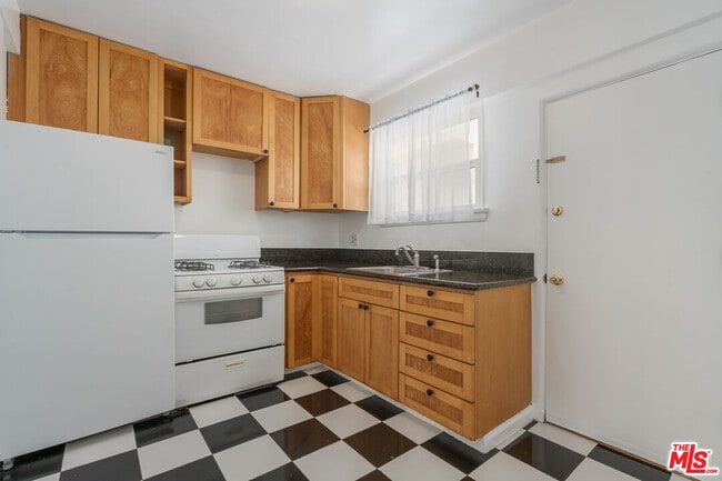 Photo - 917 7th St Unit D