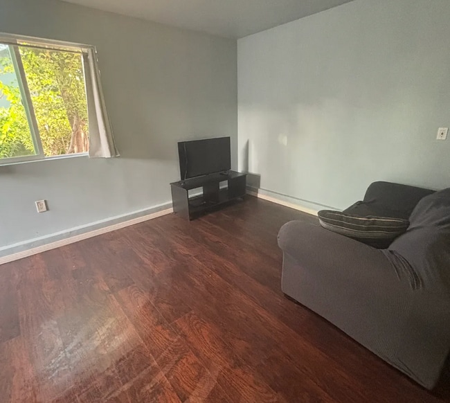 Photo - 2307 W 74th St