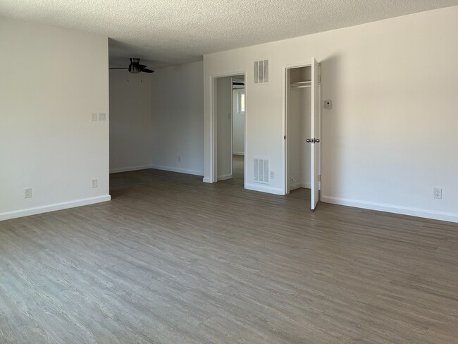 Photo - 14315 Chandler Blvd