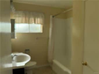 Photo - 525 Windsor Rd