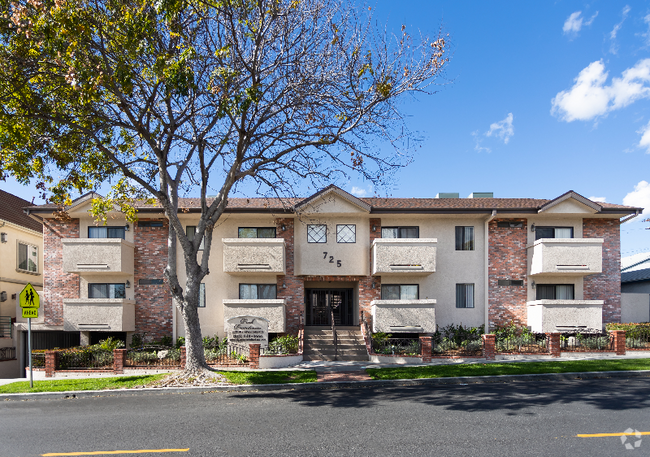 Building Photo - 725 E Providencia Ave Rental