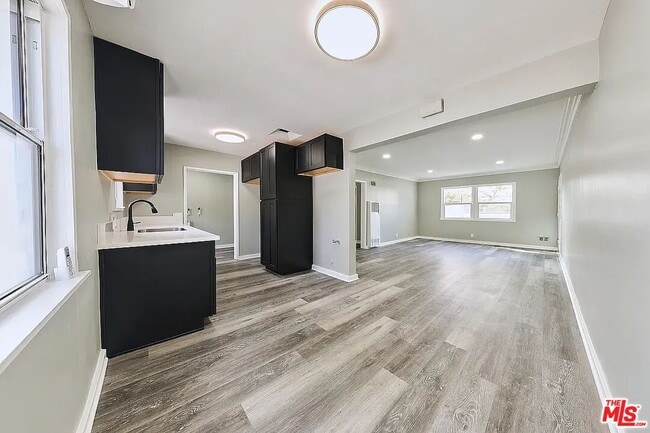 Building Photo - 582 Venice Blvd. Unit 2