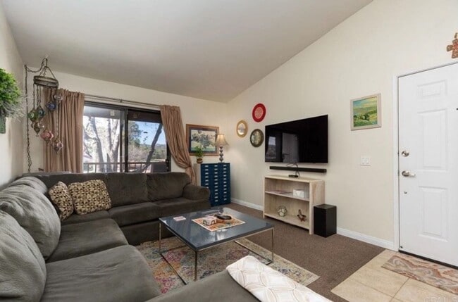 Upstairs 2 Bedroom 2 Bath Condo Available ... - Upstairs 2 Bedroom 2 Bath Condo Available ...