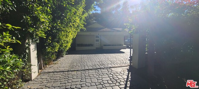 Photo - 1258-1258 Coldwater Canyon Dr