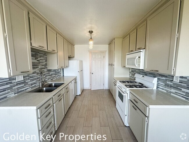 Building Photo - Beautiful upgraded 2BR condo in the Quail ...