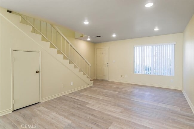 Photo - 19216 Hamlin St