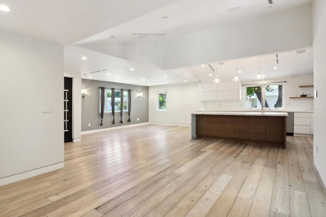 Building Photo - 19041 Calvert St