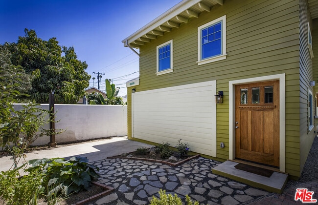 Photo - 2358 W 20th St