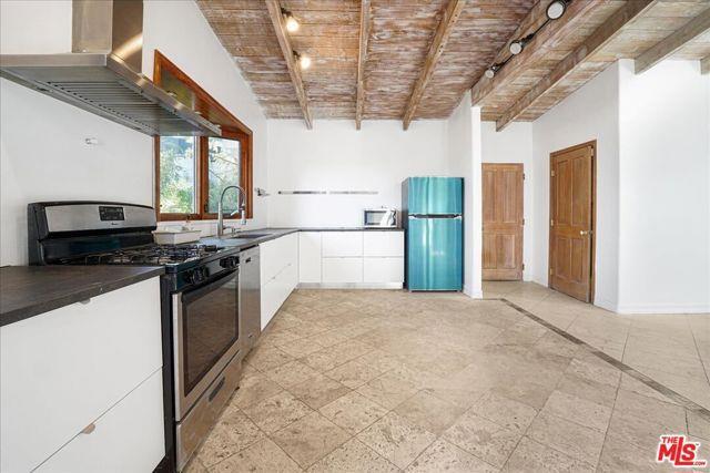 Building Photo - 960 N Tigertail Rd Rental