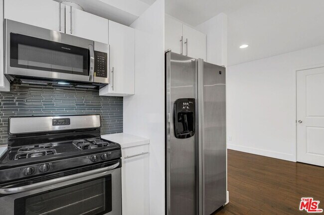 Photo - 1055 S Bedford St Unit 2