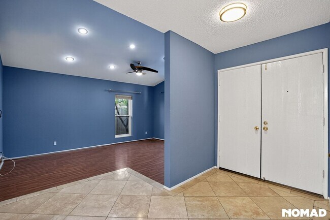 Photo - 23119 Valerio St