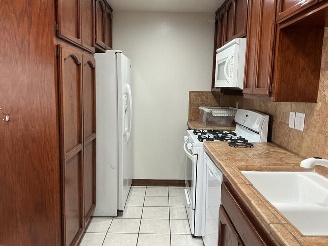 Photo - Los Caballeros #301 Unit 301A