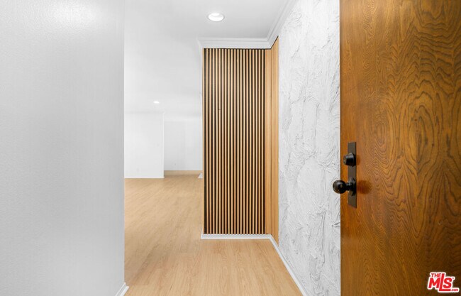 Photo - 406 N Oakhurst Dr Unit 105