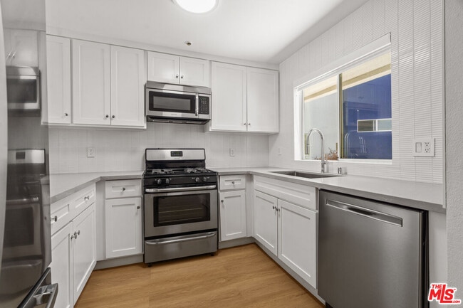 Building Photo - 16100 Sunset Blvd Unit 102