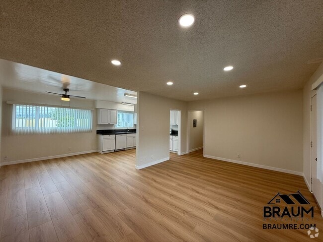 Building Photo - 13129 Oxnard St Unit 5 Rental