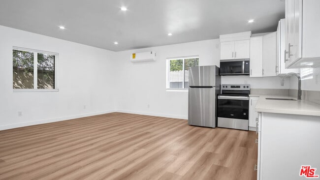 Photo - 15559 Three Palms St