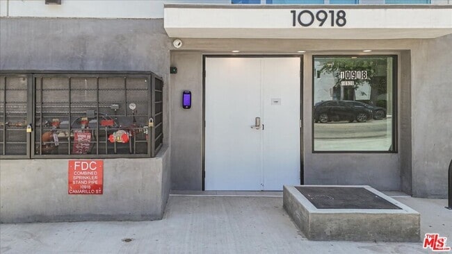 Building Photo - 10918 Camarillo St Unit 101 Rental