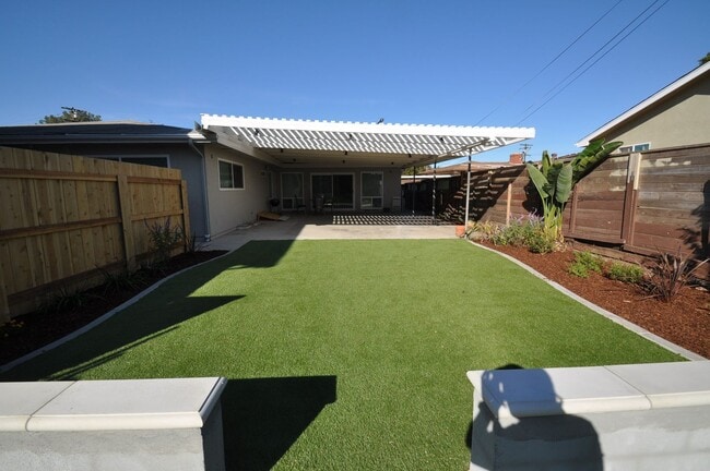 Photo - 6BD/2.5BA, Amazing Yard!