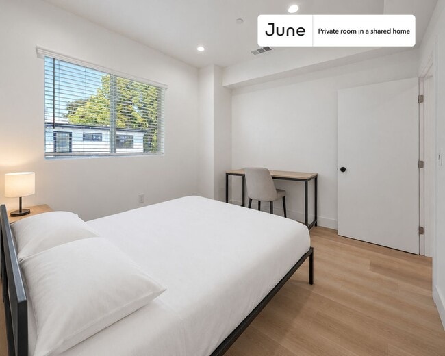 Building Photo - Room in Shared 4 bed/3 bath home in Hollywood