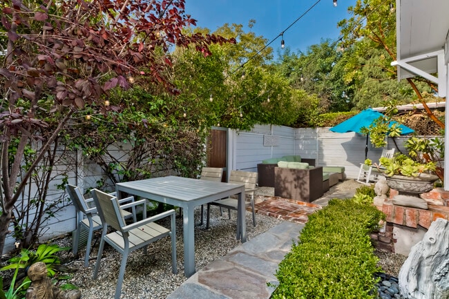 Photo - 400 Norwich Dr