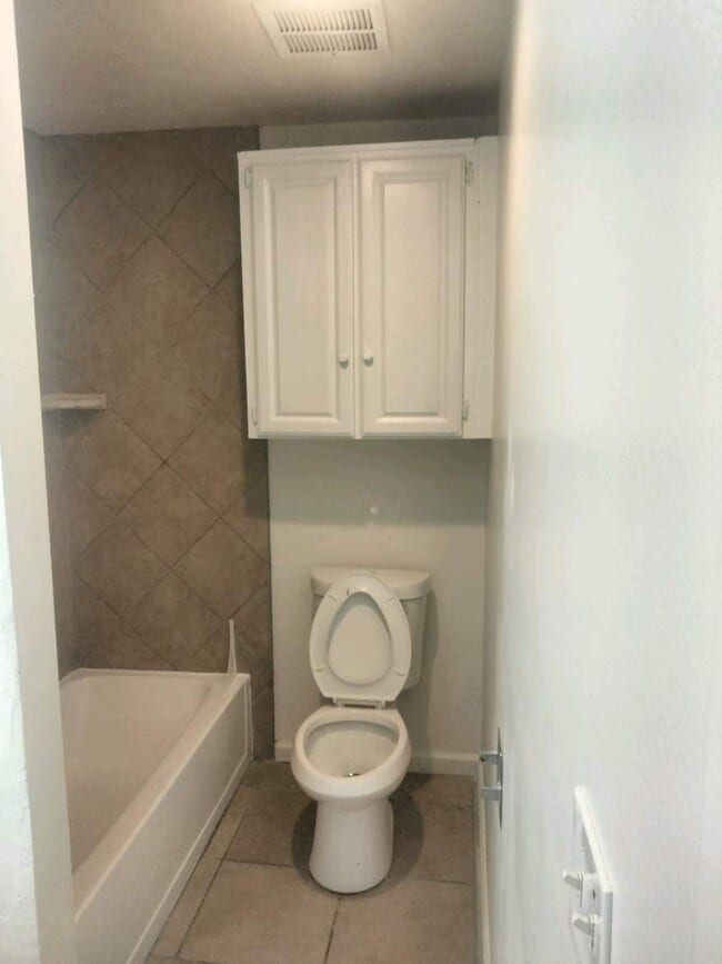 Bath - 279 Moss St Unit 11 Campestre