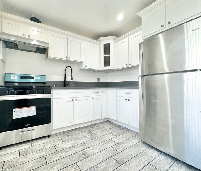 Building Photo - 4839 W 17th St Unit 6 Rental
