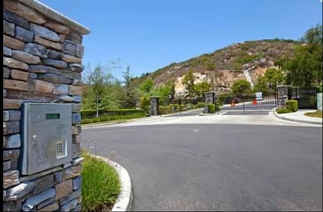 Photo - 721 Helmsdale Rd