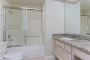 2x2 master bath - Villa Doheny I & II