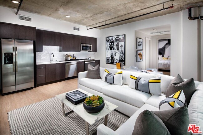 Photo - 1101 N Main St Unit 107