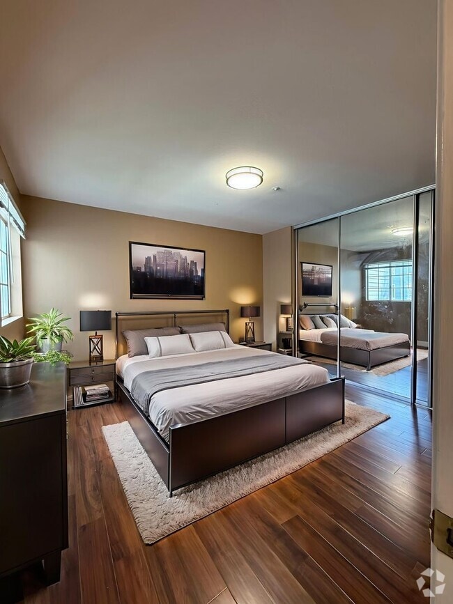 Building Photo - 2 bed 2 FULL bath Condo overlooking the pool!