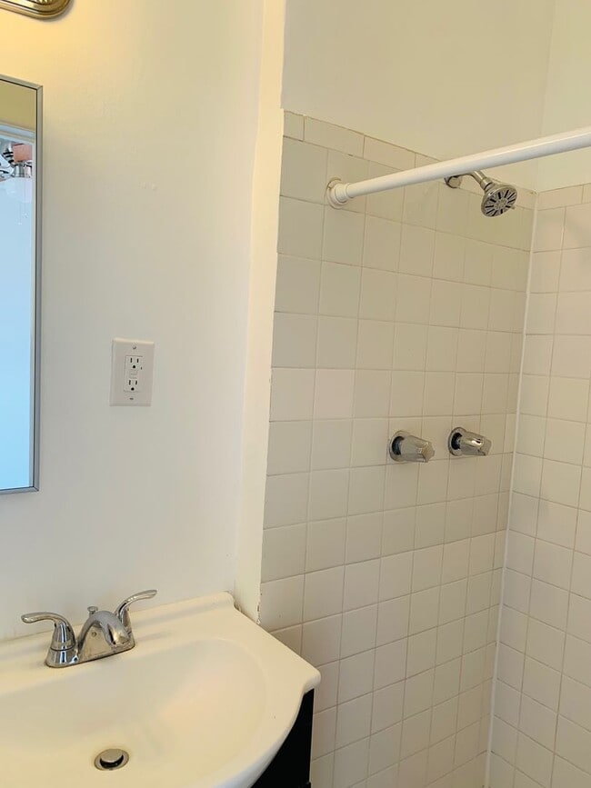 Photo - 917 Centinela Ave