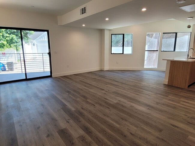 Photo - 862 Moraga Dr Unit 203