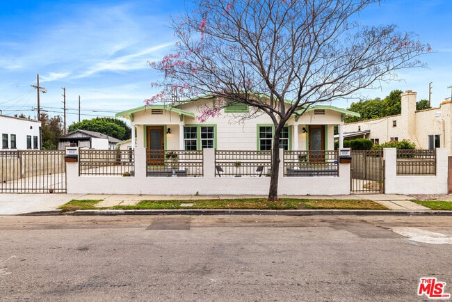 Photo - 614 Romulo St