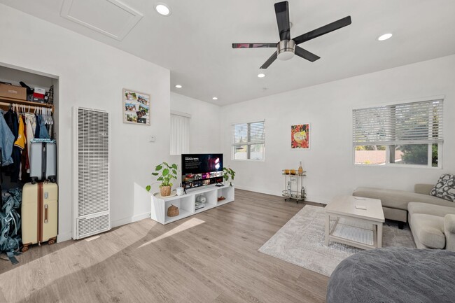 Photo - 5675 Campanile Way